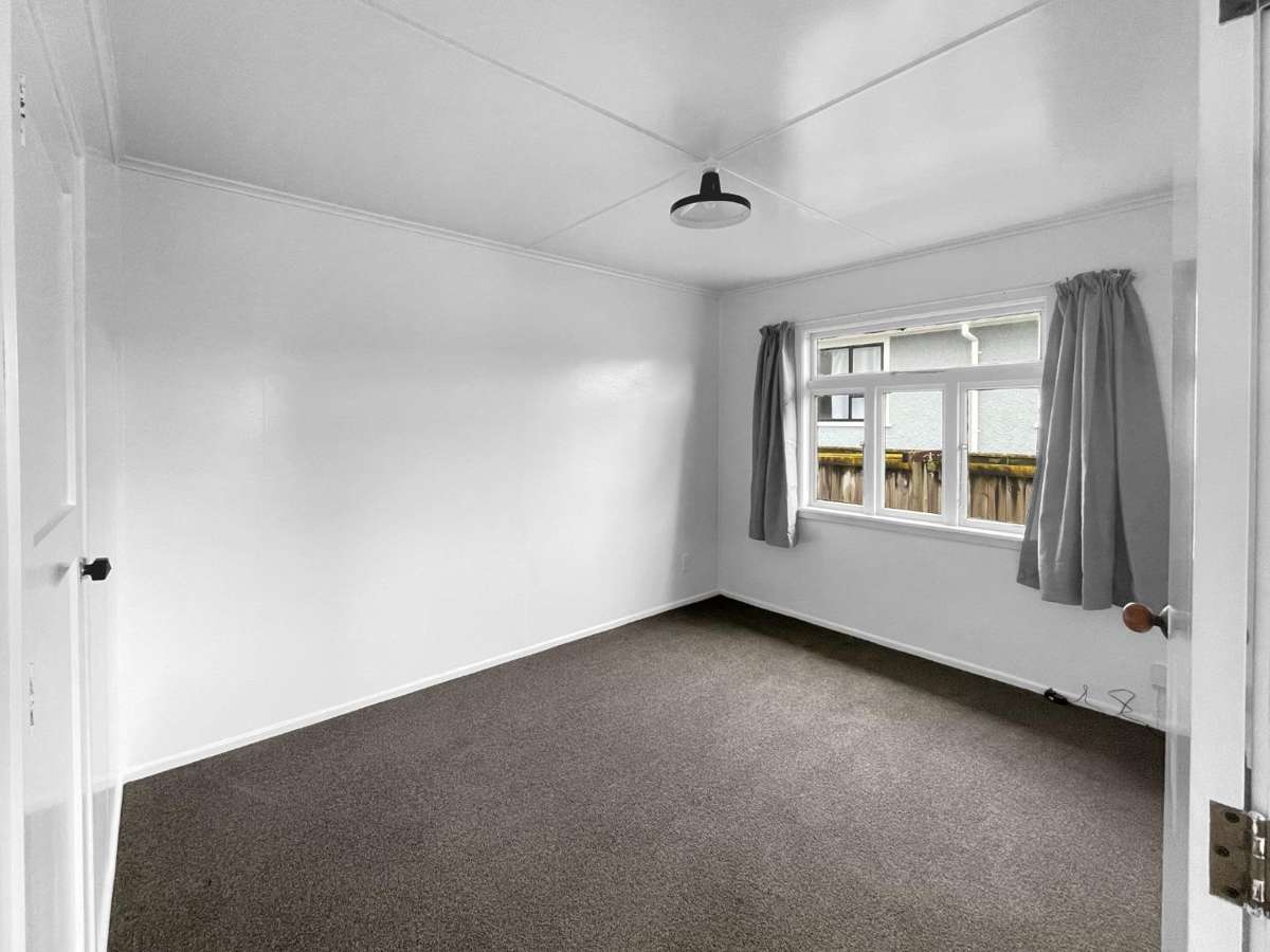 Waitara - 4 Bedrooms 5