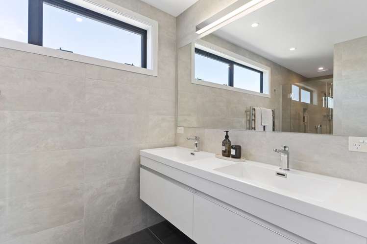 32 Defender Crescent Beachlands_21