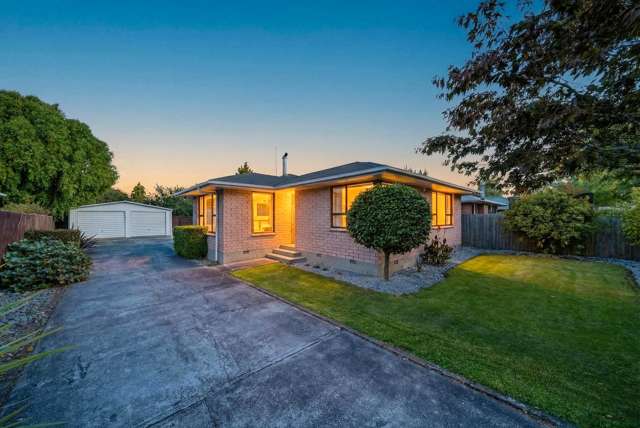 Prime Location - Great Garaging!