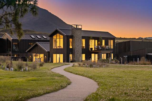 Your Ideal Dual-Income Queenstown Residence