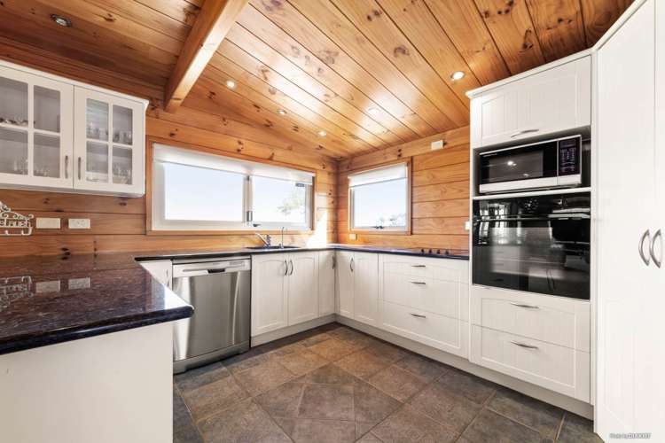 12 Longbush Road Te Atatu Peninsula_10