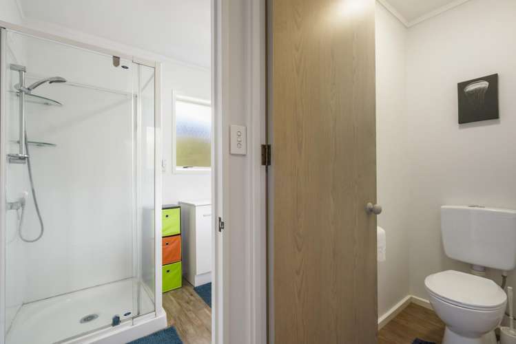 2/42 Rua Road Glen Eden_11