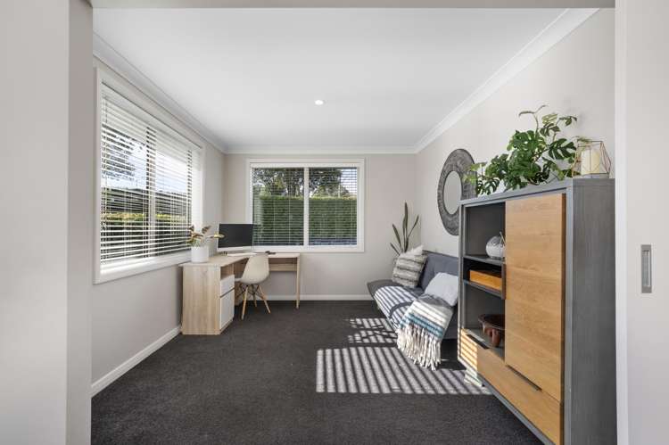 1 Landing Drive Pyes Pa_14