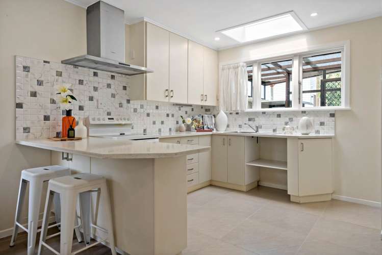 202 Royal Road Massey_11