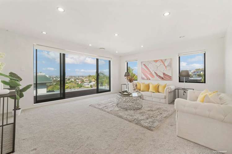 2/11A Parr Terrace Castor Bay_12