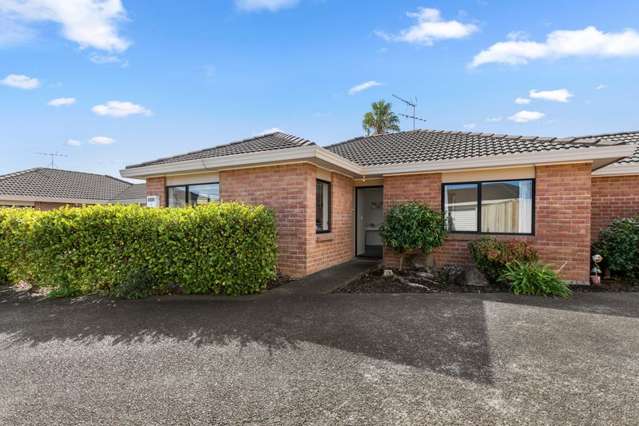 Sunny Single-Level Family Home - Ellerslie Comfort & Convenience
