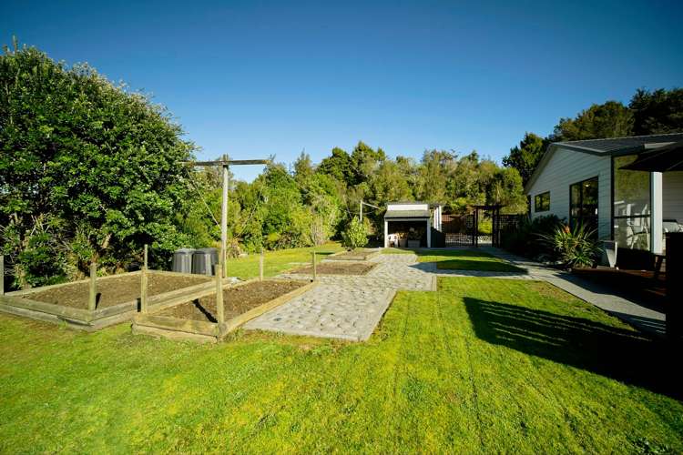 147 Havill Drive Hokitika_12