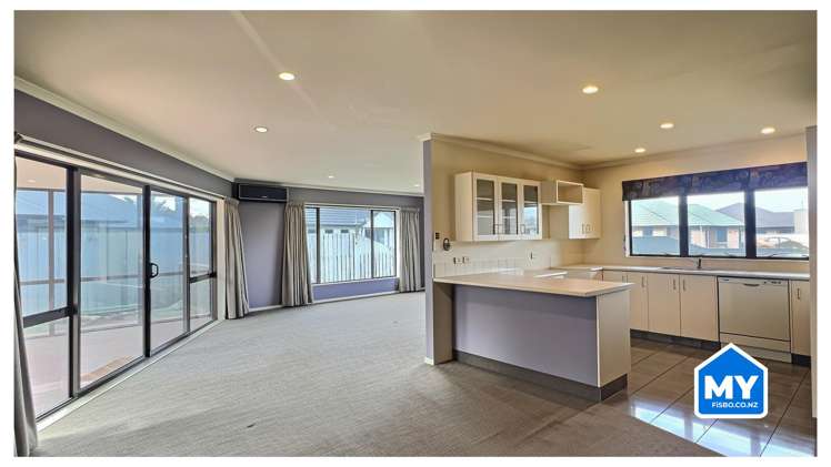 215 Frimley Oaks Frimley_5