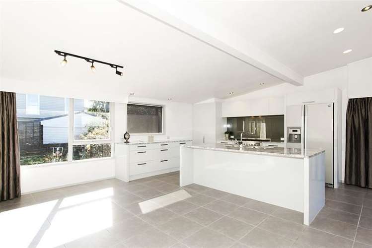 63 Seaview Road Castor Bay_23