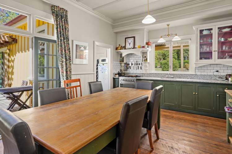 697 Leader Road East Parnassus_8