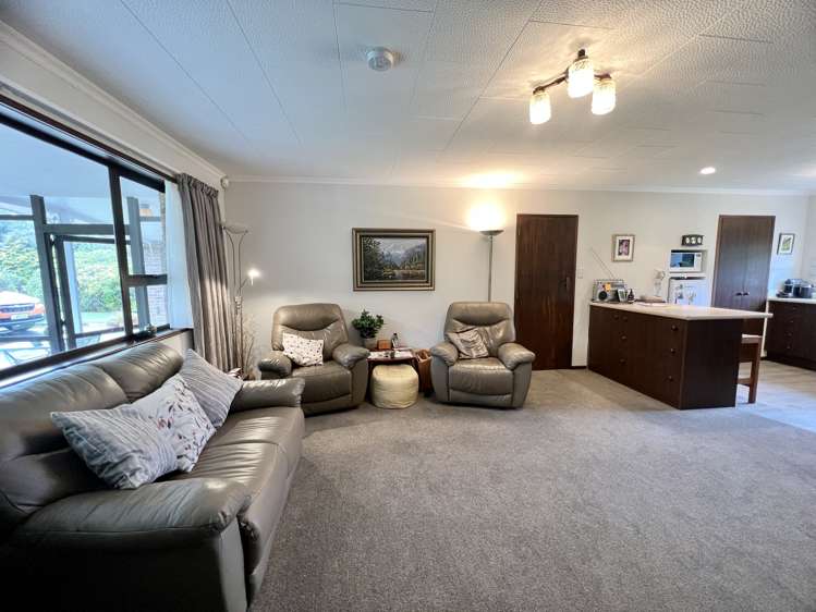 132 Grant Road Otatara_16