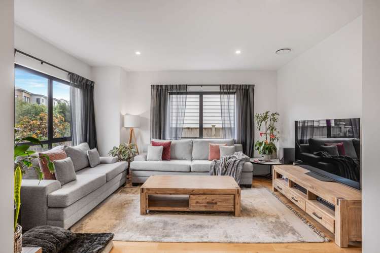 58 Lime Hill Rise Flat Bush_19