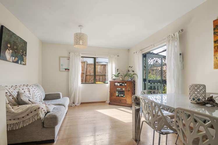 2/12 Patons Road Howick_12