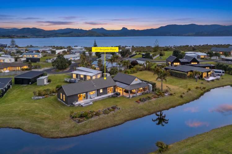 107 Benjamin Place Matarangi_28