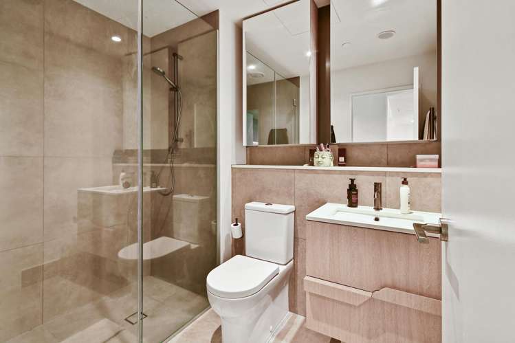 3902/10 Commerce Street_5