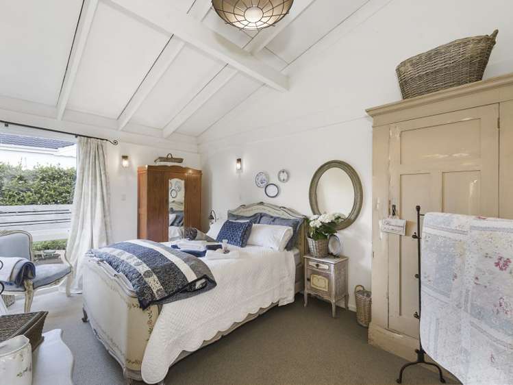 772 River Road Chartwell_8