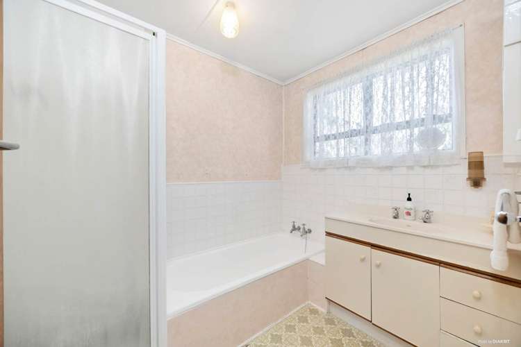 16 Enderby Drive Te Atatu Peninsula_6