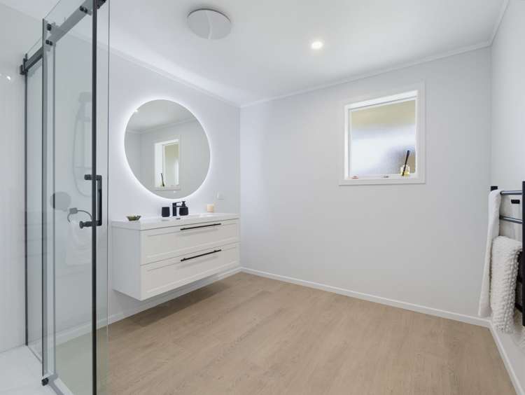 6 Lee Road Hannahs Bay_17