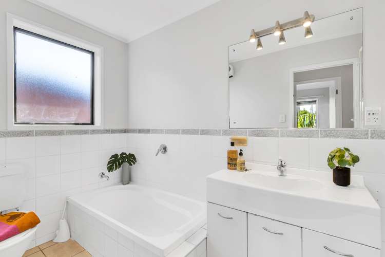 61 Smale Street Point Chevalier_12