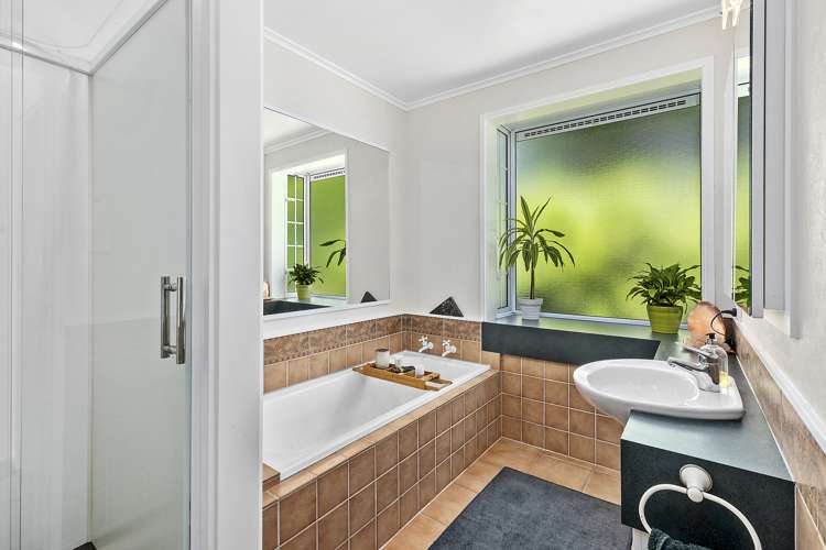 15 Somerville Terrace Tawa_17