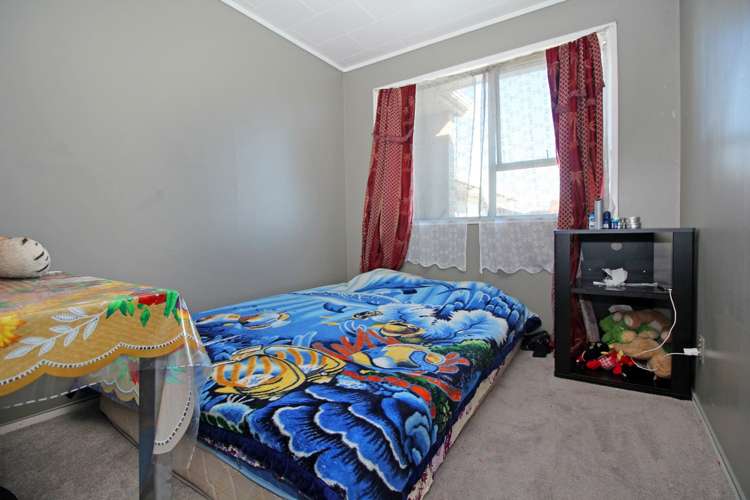 2/4 Espada Place Clover Park_7