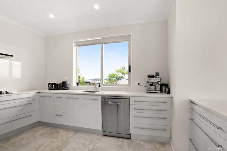 52 Mackay Drive Greenhithe_6