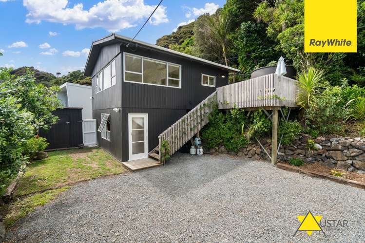 16 Piha Road Piha_16