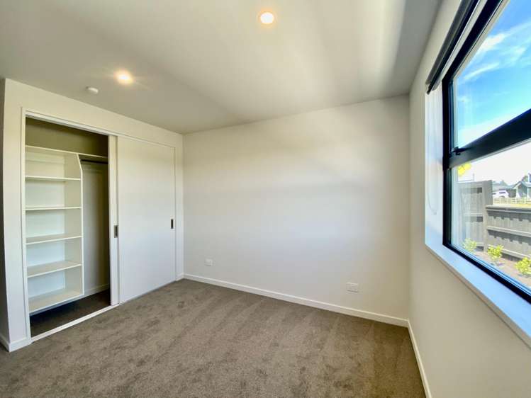 64 Southfield Drive Lincoln_10