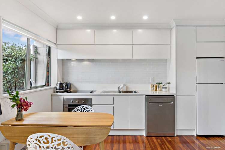 8/26a Mount Smart Road Onehunga_5