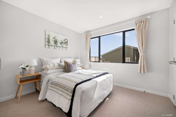 4 Henry Lloyd Place Silverdale_12