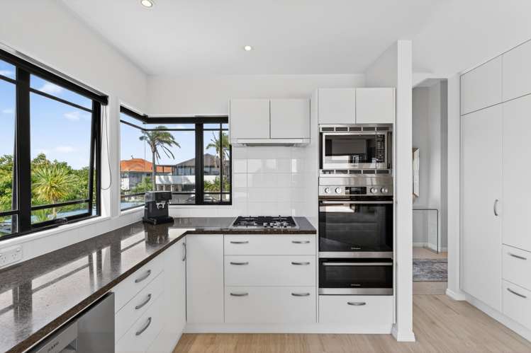 5 Midway Avenue Castor Bay_11