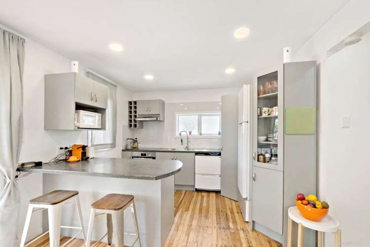 85 Taurus Crescent Beach Haven_8