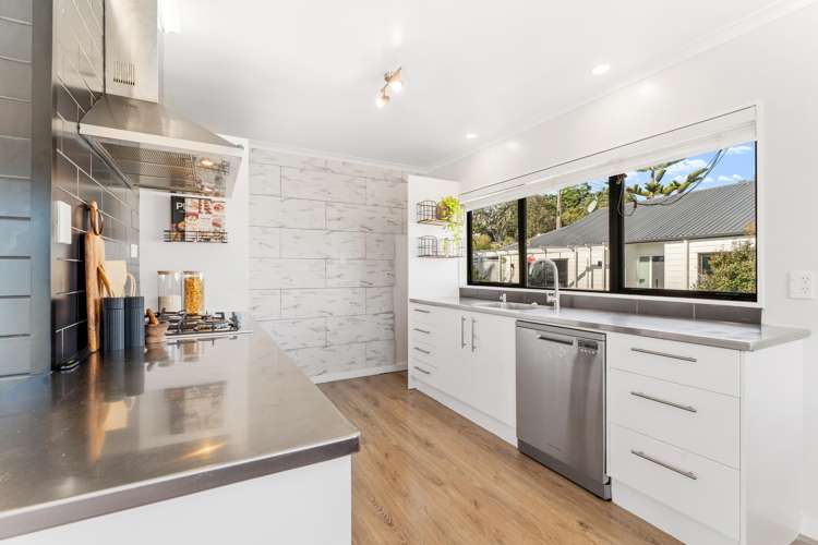 239 Vipond Road Stanmore Bay_6