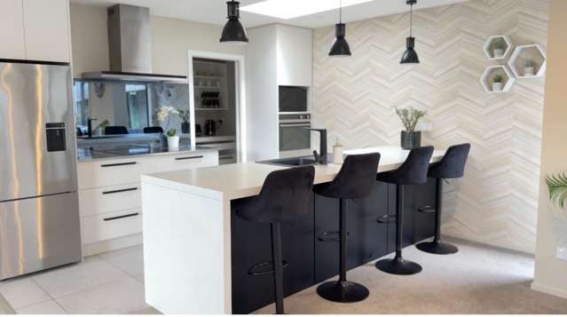 Elegant, Modern, double glazed family home