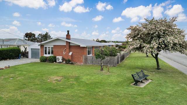 Fresh, Warm and Move in Ready!