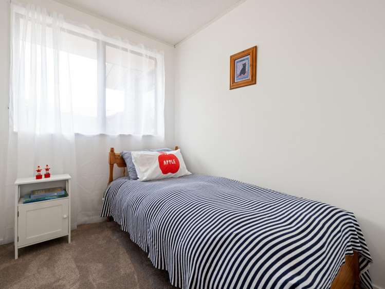 21 Bains Avenue Hamilton East_9