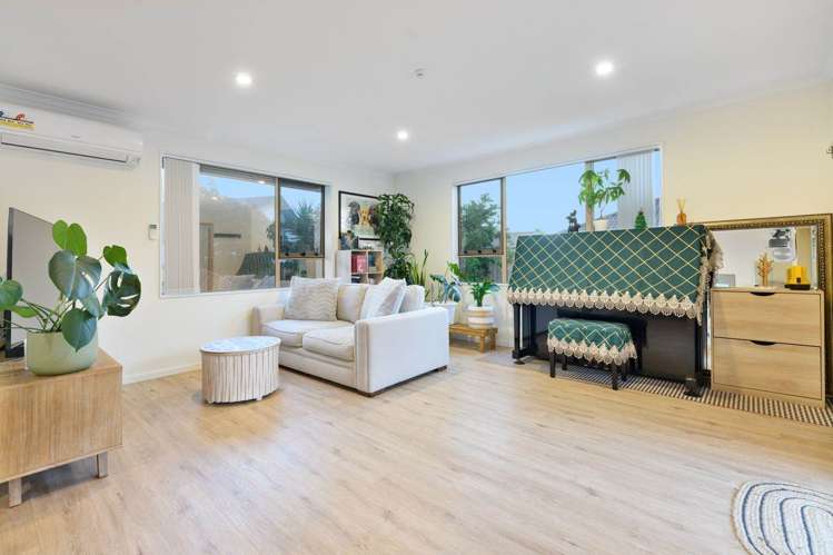 8 Woodbank Drive Glen Eden_2