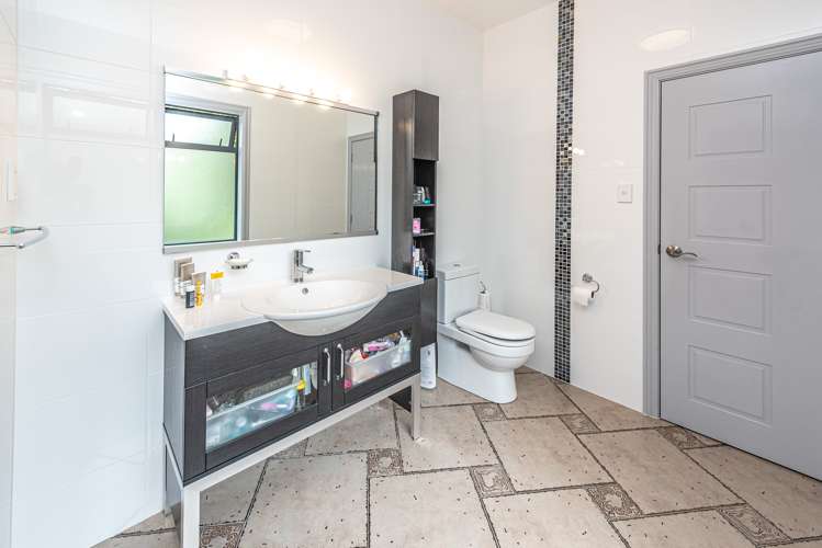 29 Lithgow Drive Otamatea_9