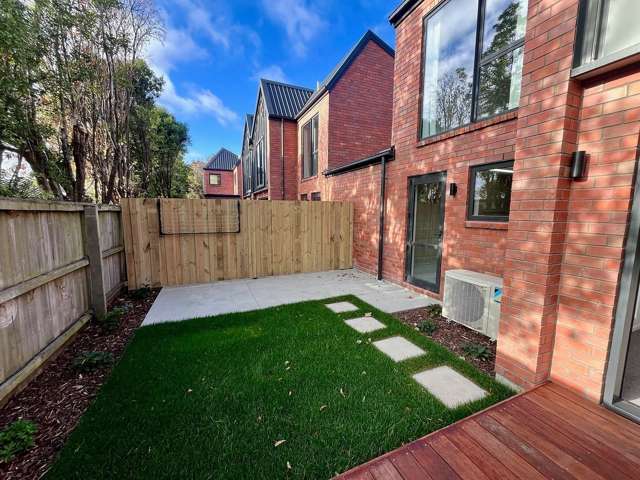 Brand new 3 bed/2.5 bath townhouse in Woolston