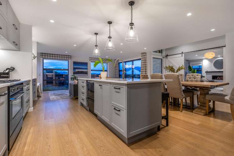 14 Rotorua Grove Aotea_6