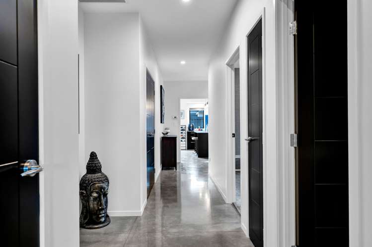 4 Cessna Lane Glen Avon_19