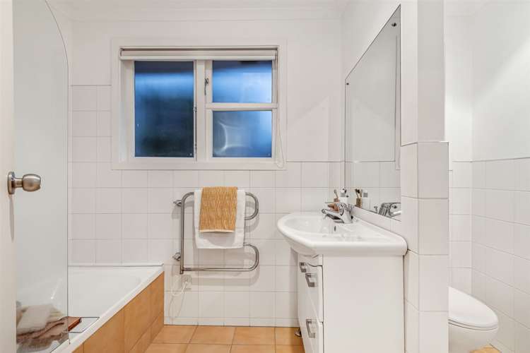 4 Nutsey Avenue Northcote_15