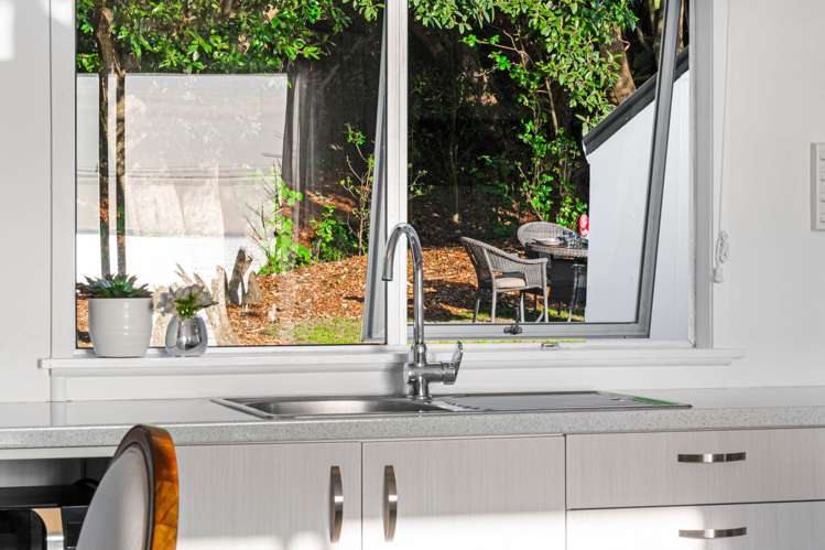 14 Domain Crescent Muriwai_4