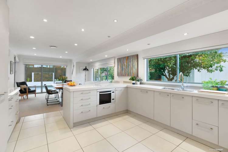 17 Seymour Road Mellons Bay_11