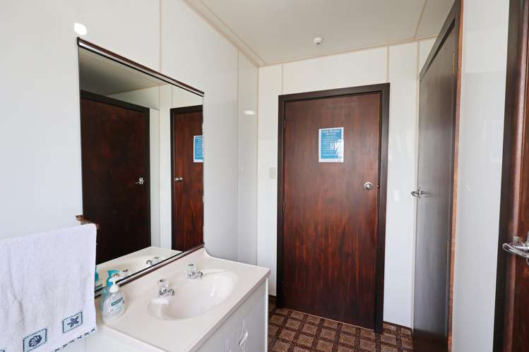 40 Gore Street + 41 Barrow Street Bluff_36