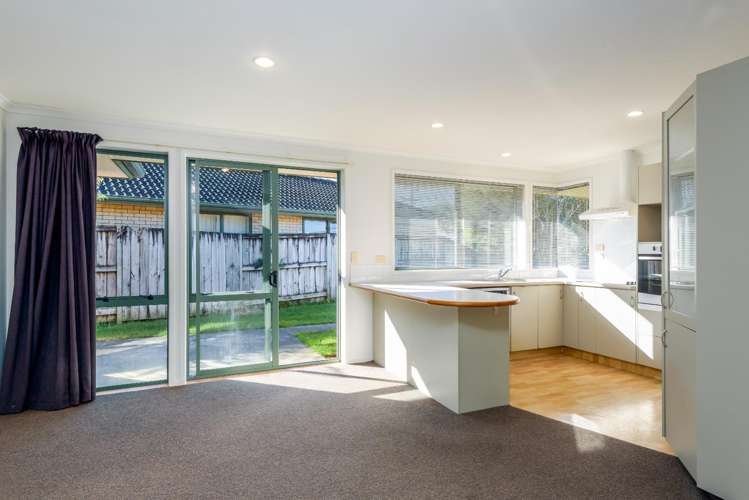 209 Old Farm Road Hamilton East_5