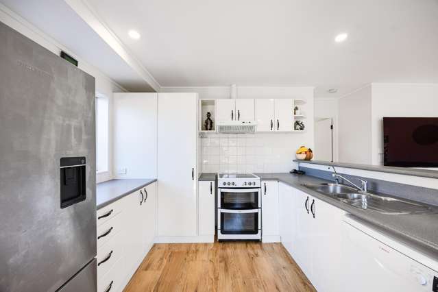 5 Shadon Place Stanmore Bay_3