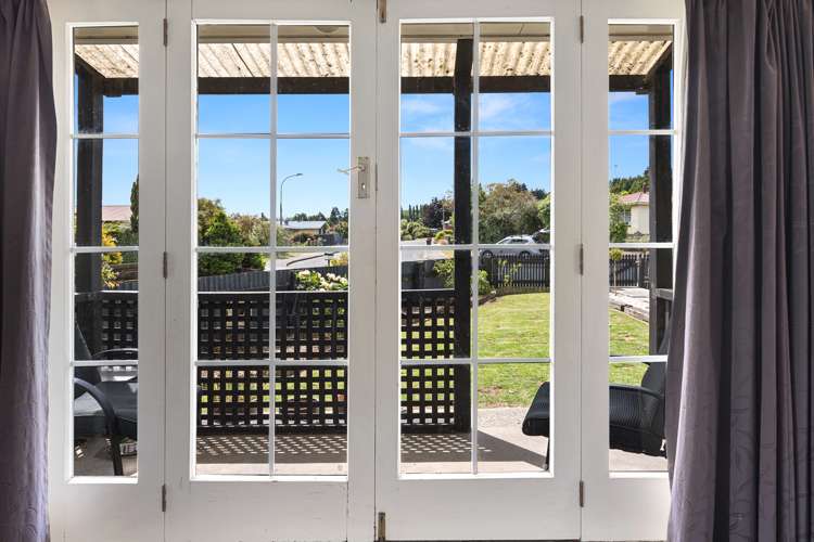 11 Dale Crescent Gore Surrounds_1