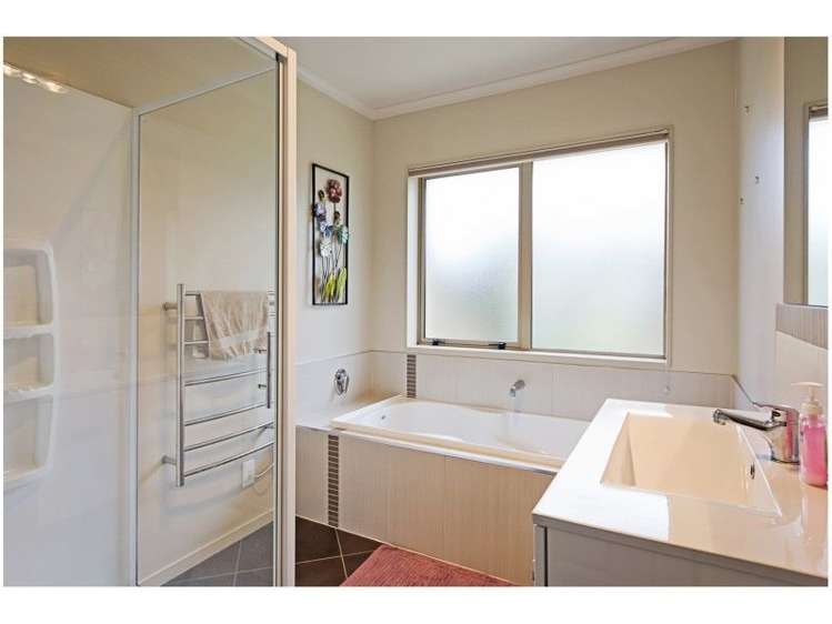 37 Hollybush Drive Brightwater_12