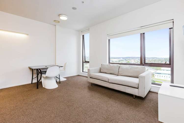 1111/17 Putney Way_2